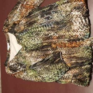 Dress Barn figure flattering top size L